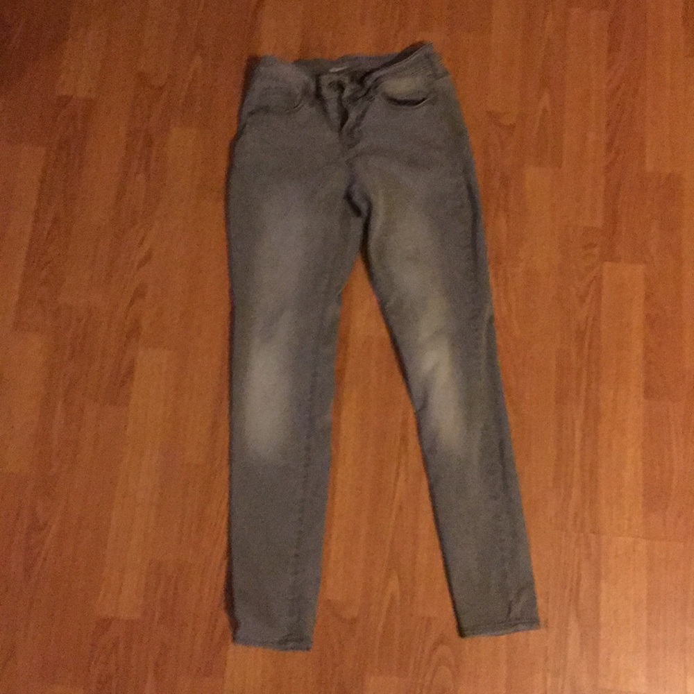Light grey, mid waisted skinny jeans from old navy
